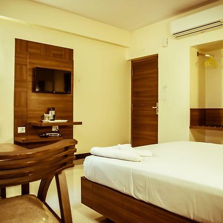 The Pioneer Hotell Visakhapatnam Exteriör bild